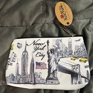❣️NWT NYC ZIP CASE❣️